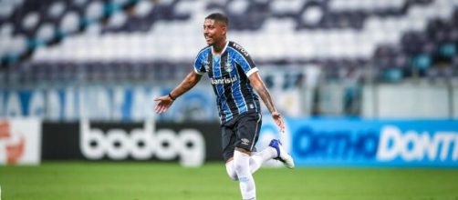 Fluminense pode oferecer jogadores para contar com Jean Pyerre (Lucas Uebel/Gr&ecirc;mio)