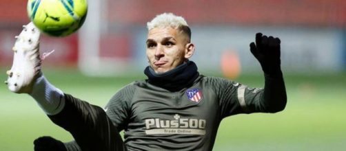 Lucas Torreira pretende retornar para a Am&eacute;rica do Sul, e o Gr&ecirc;mio est&aacute; interessado (Reprodu&ccedil;&atilde;o/Instagram/@ltorreira34)