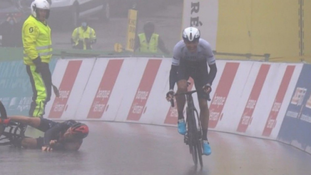 La caduta di Thomas e la vittoria di Woods al Giro di Romandia.