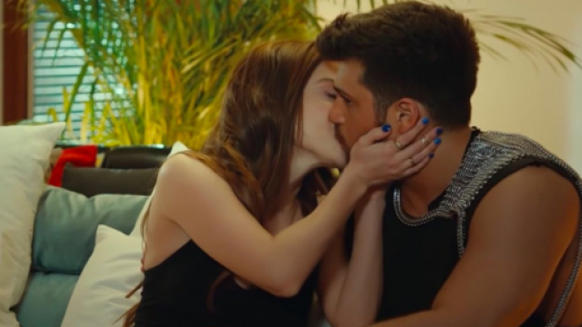 Mr Wrong, anticipazioni turche: Ezgi viene mandata via di casa da Soner.