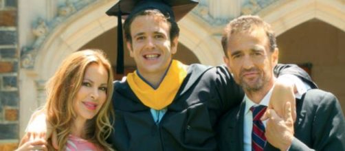 Ana Obreg&oacute;n y Alessandro Lequio en la graduaci&oacute;n de Aless en la Universidad de Duke (@ana_obregon_oficial)