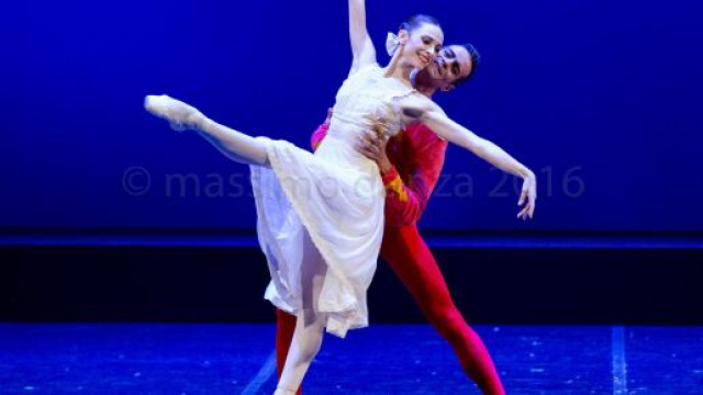 Amici, Anbeta Toromani sull'addio al programma: la ballerina discusse con Maria De Filippi.