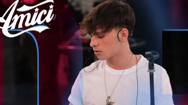 Deddy, cantante di Amici 20 della squadra Zerbi-Celentano.