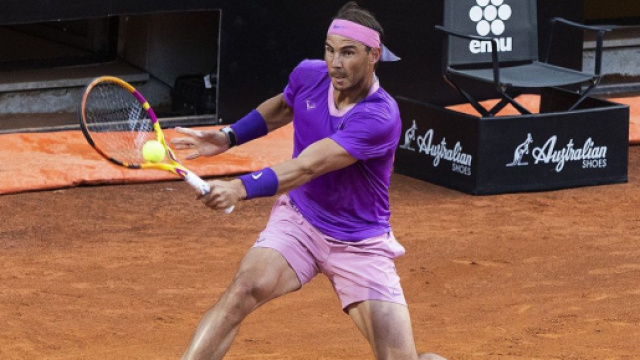 Rafa Nadal passa agli ottavi di finale degli Internazionali d'Italia 2021.