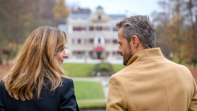 Tempesta d'amore, trame tedesche: Erik chieder&agrave; ad Ariane di diventare sua moglie.
