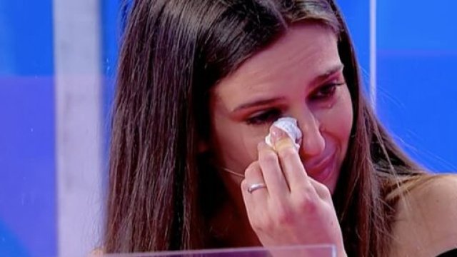 Uomini e Donne, Eugenia lascia lo studio in lacrime.