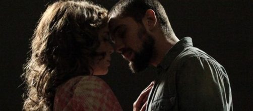 Vicente e Cristina em clima de romance em 'Imp&eacute;rio' (Reprodu&ccedil;&atilde;o/Rede Globo)