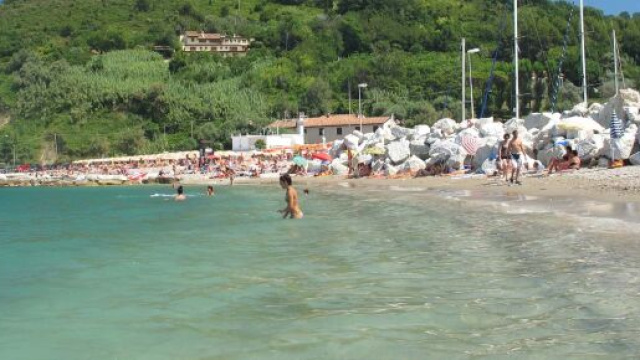 Le 5 province delle Marche con le localit&agrave; Bandiera Blu, tra cui Ancona e Fermo.