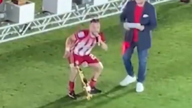 Olympiakos : Mathieu Valbuena dans tous ses &eacute;tats pour f&ecirc;ter le titre (Photo capture RMC Sports)