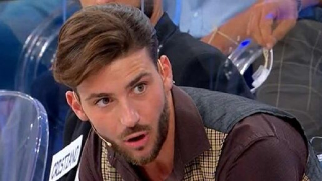 Uomini e Donne registrazione del 10 maggio: accesa discussione tra Armando e Nicola.