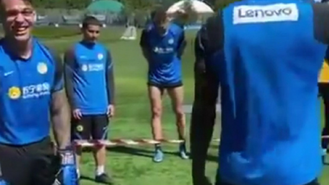 Antonio Conte et Lautaro Martinez r&egrave;glent leurs probl&egrave;mes sur le ring (Photo : Jose Rodriguez et Serie A : capture Twitter)