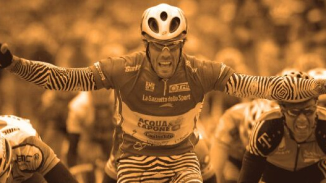 Mario Cipollini commenta le cadute al Giro d'Italia.