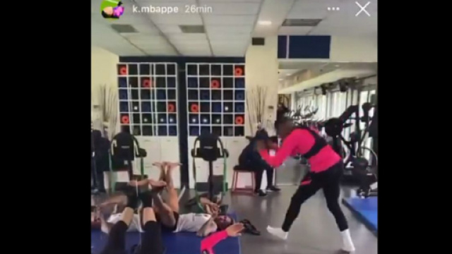 Une serviette en plein visage de Neymar, la vengeance de Mbapp&eacute; est violente (Source : Instagram de Kylian Mbapp&eacute; - capture)