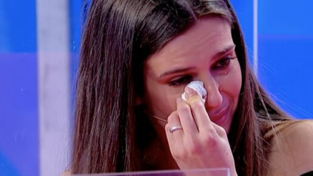 Uomini e Donne, Eugenia lascia lo studio in lacrime.