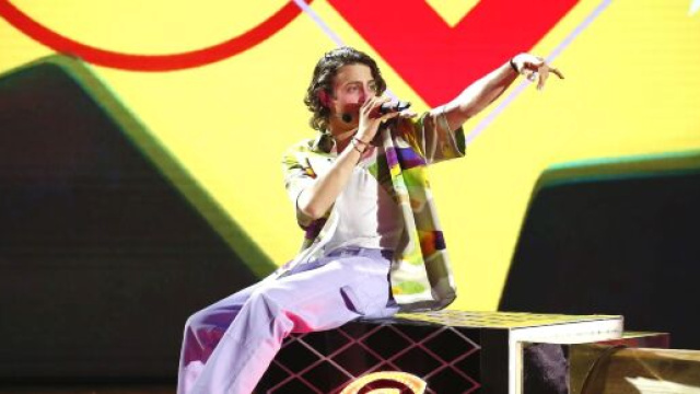 Amici: Sangiovanni battuto da Giulia ma fa incetta di premi.