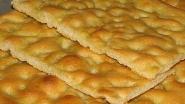 Focaccia, ricetta velocissima e buonissima.
