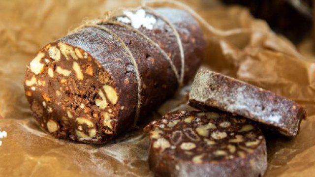 Ricetta salame al cioccolato senza latte e senza uova.