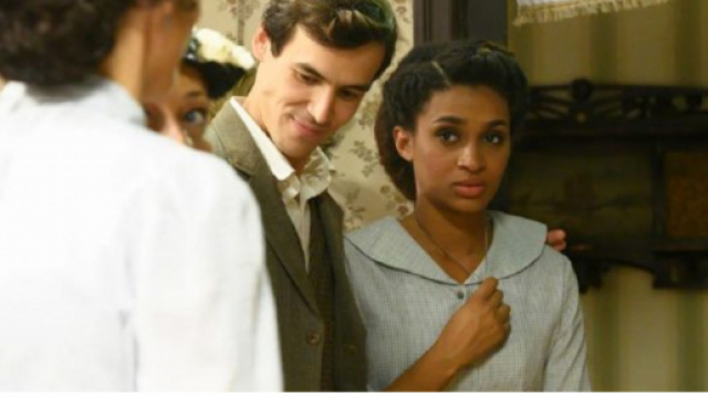 Una vita, trame Spagna: Marcia chiede a Santiago di unirsi in matrimonio.