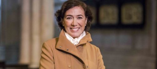 Marta encontra diamante em 'Imp&eacute;rio' (Reprodu&ccedil;&atilde;o/TV Globo)