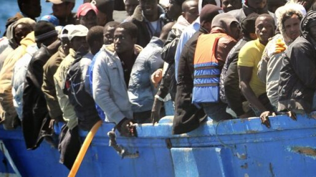 Spagna, sei mila migranti arrivano nell'enclave di Ceuta dal Marocco, molti sono minori.
