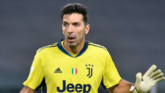 Gianluigi Buffon vince la Coppa Italia.