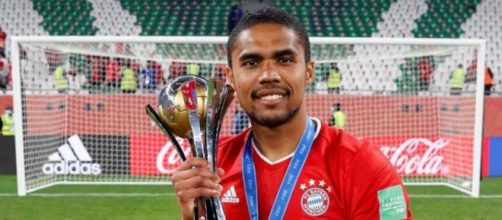 O que separa Douglas Costa do an&uacute;ncio oficial pelo Gr&ecirc;mio (Reprodu&ccedil;&atilde;o/Instagram)