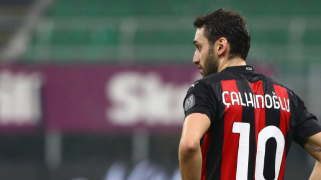 Milan: Hakan Calhanoglu potrebbe trasferirsi all&rsquo;Al-Duhail