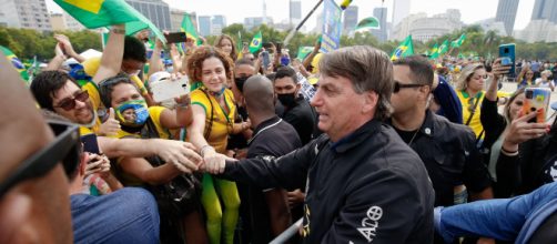 Bolsonaro &eacute; criticado por causar aglomera&ccedil;&atilde;o no Rio de Janeiro (Alan Santos/PR)