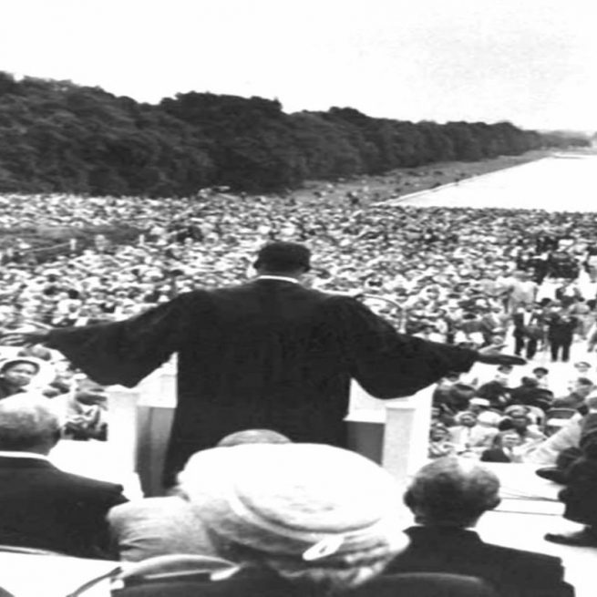 Martin Luther King Jr. parla a Washington nel 1957 durante la Prayer Pilgrimage for Freedom