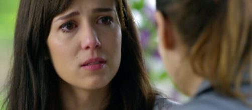 Manuela desolada em 'A Vida da Gente' (Reprodu&ccedil;&atilde;o/TV Globo)