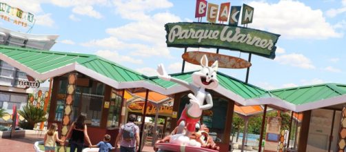 Una mujer de 38 a&ntilde;os relata como fue agredida brutalmente por intentar defender a su hijo con TEA (@ParqueWarner / Twitter)