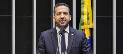 Janones &eacute; voz ativa para aumento e extens&atilde;o do pagamento do aux&iacute;lio emergencial (Pablo Valadares/C&acirc;mara dos Deputados)