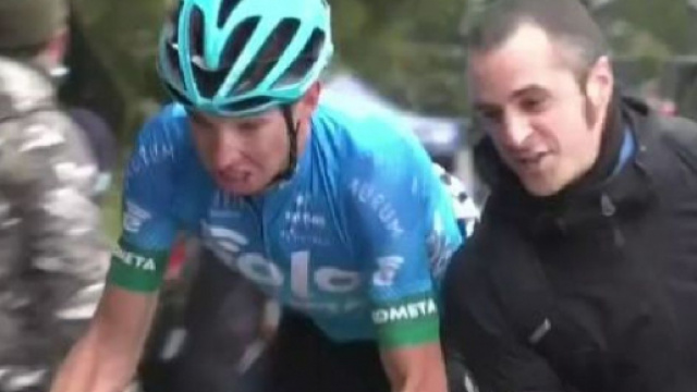 Giro D'Italia, rintracciato il tifoso che ha spintonato Fortunato sullo Zoncolan: verr&agrave; perseguito dalla legge.