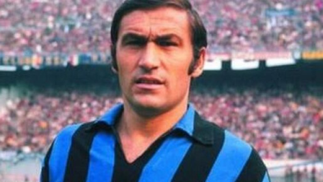 Tarcisio Burgnich con la maglia dell'Inter nella seconda met&agrave; degli anni '60.