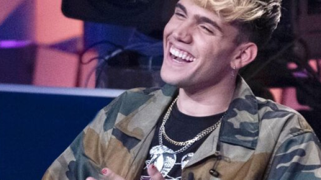 Aka7even: dopo Amici, il cantante ha 'defollowato' Raffaele Renda.