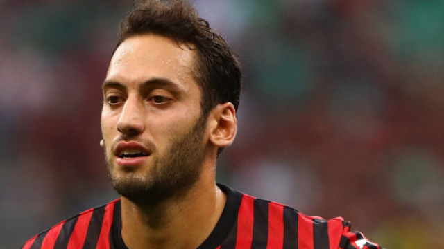 Calhanoglu tra Juventus e Milan, rinnovo lontano, i bianconeri ci vorrebbero provare.