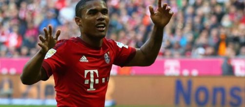 Gr&ecirc;mio tem negocia&ccedil;&otilde;es em andamento por Douglas Costa. (Arquivo Blasting News)