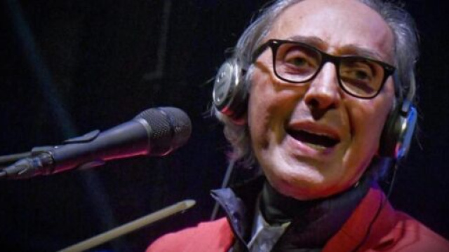 5 versi pi&ugrave; emozionanti dei brani di Battiato: da La Cura a E ti vengo a cercare.