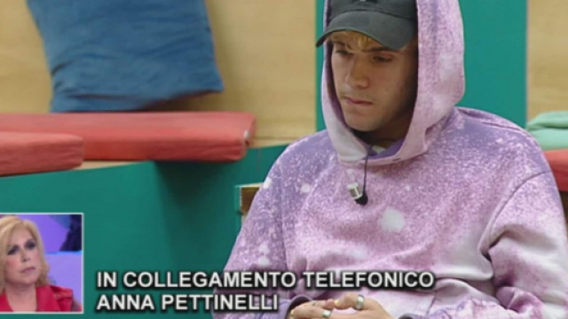 Amici 20, Aka si infuria con Pettinelli e scoppia: 'Adesso basta stare zitto'.