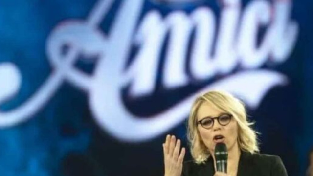 Amici, semifinale 8 maggio: potrebbe esserci una tripla eliminazione senza televoto.