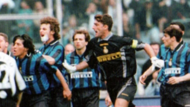 Nella foto un episodio in Juventus-Inter del 1998