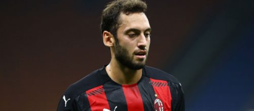 Meia turco pode deixar o Milan. (Arquivo/Blasting News)