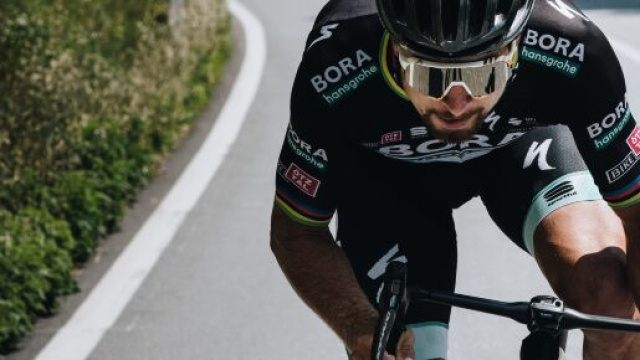 Giro D'Italia, Peter Sagan sanzionato per comportamento scorretto e intimidatorio ai danni di altri ciclisti.