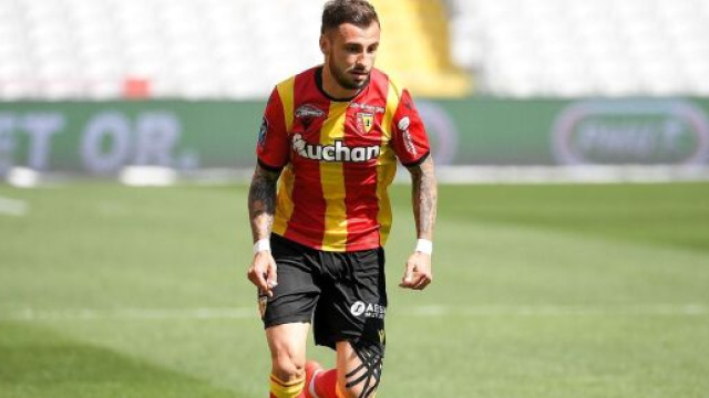 Jonathan Clauss con la maglia del Lens.