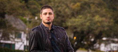 Lucas faz declara&ccedil;&atilde;o para amante do pai em 'Imp&eacute;rio'. (Reprodu&ccedil;&atilde;o/TV Globo)