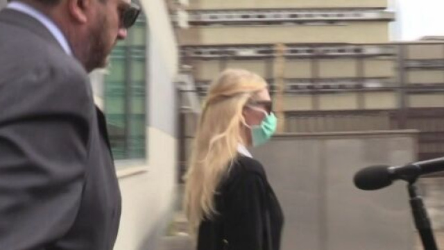 Anastasiya, imputata nel processo per l'omicidio del fidanzato Luca Sacchi, da qualche giorno insegna italiano ai bambini rom.