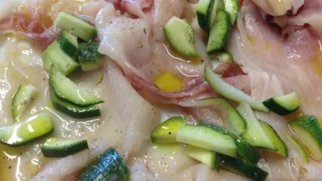 Carpaccio di pesce spada, un piatto delizioso.