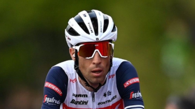 Vincenzo Nibali impegnato al Giro d'Italia.