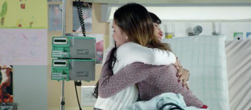 Ana e Manu se entendem em 'A Vida da Gente' (Reprodu&ccedil;&atilde;o/Rede Globo)