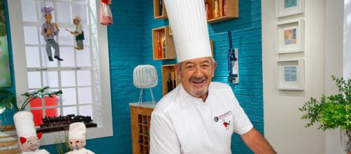 Karlos Argui&ntilde;ano, en una de sus apariciones televisivas (Twitter: @karguinano)